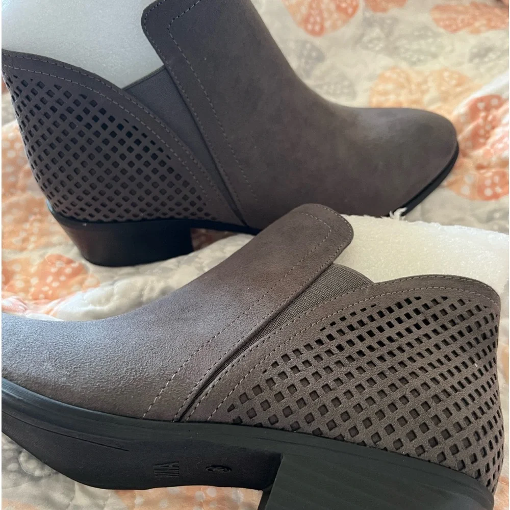 Boots - Picture 2 of 2